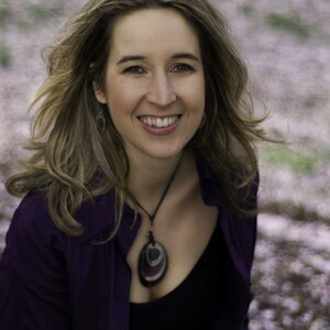 Headshot of Tara Bennett